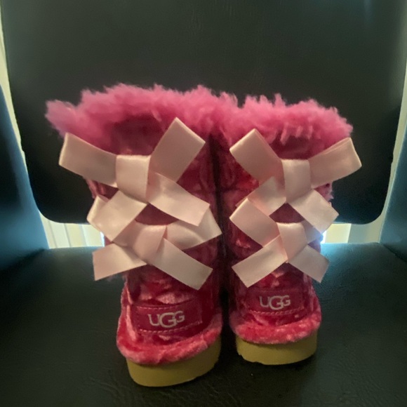 TODDLER KIDS UGG BAILEY VELVET RASPBERRY SORBET BOOTS, SZ. 7 - Picture 4 of 5
